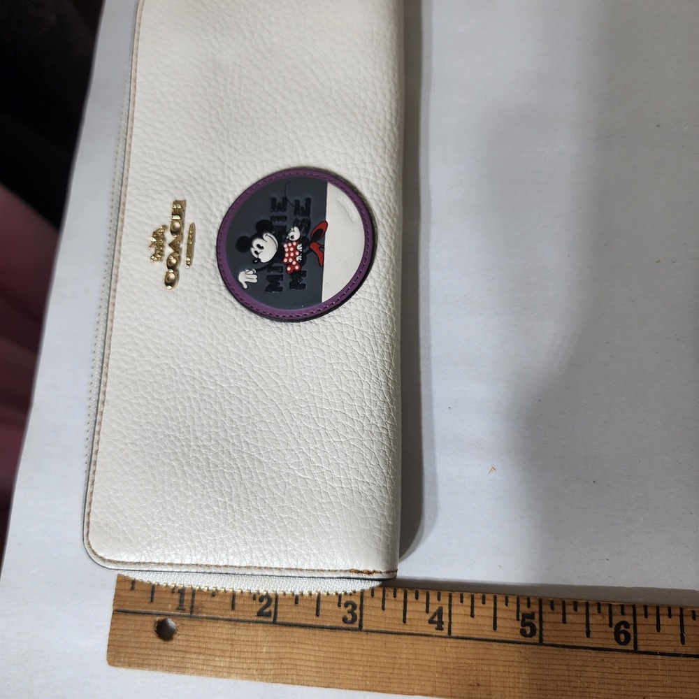 Disney x Coach Minnie Mouse Accordion Zip Wallet Chalk White Leather F29352 - Picture 8 of 9